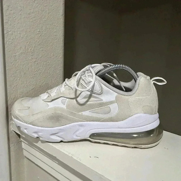 Nike Older Kids Air Max 270 React US 7Y  Trainers BQ0103 100 - Picture 4 of 9